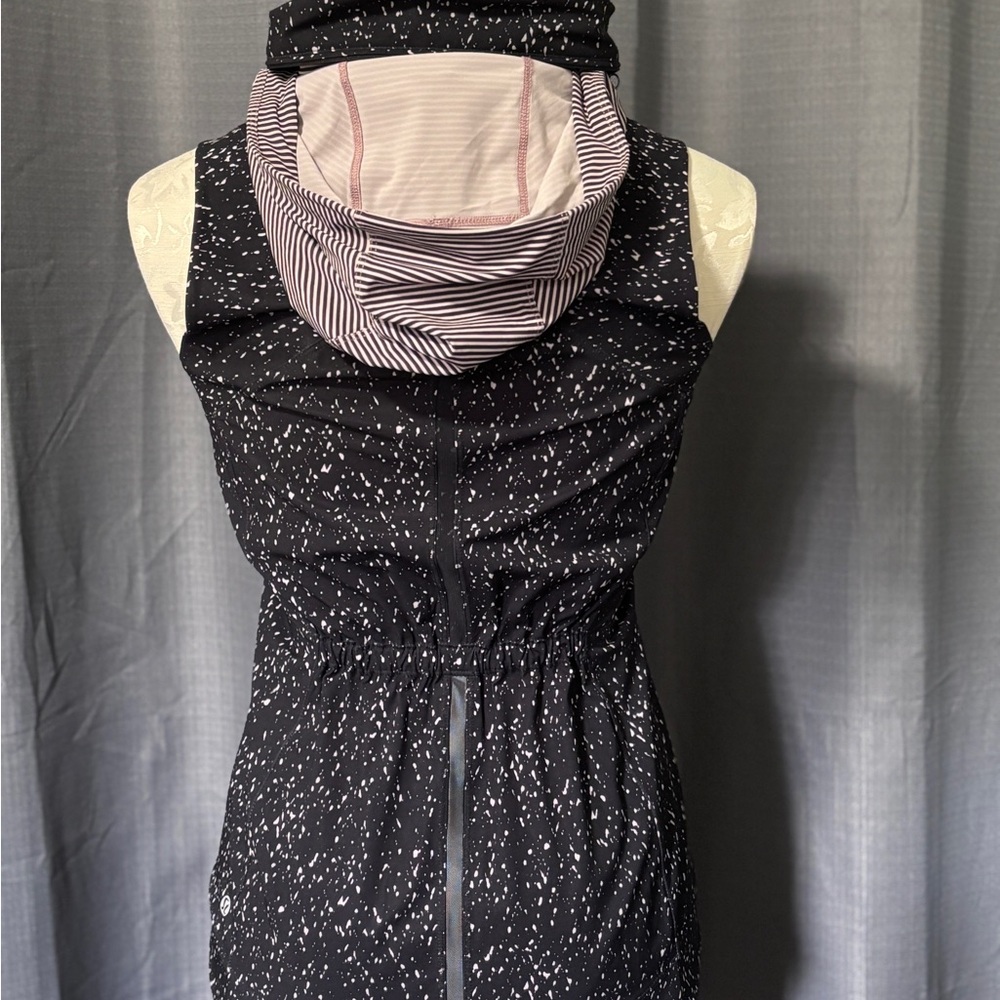 Lululemon Go The Distance Vest Butterfly Texture Mink Berry Black - Picture 9 of 16